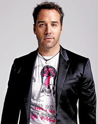   (Jeremy Piven)